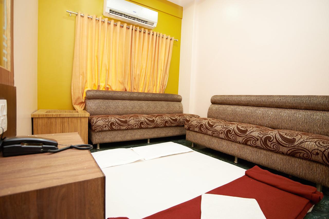 Hotel Three G Shirdi Esterno foto