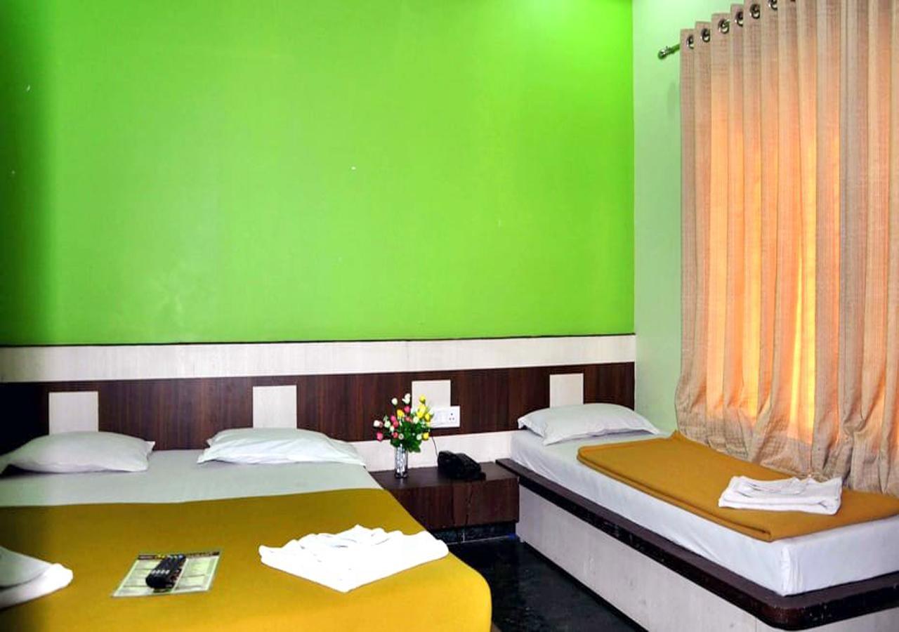 Hotel Three G Shirdi Esterno foto