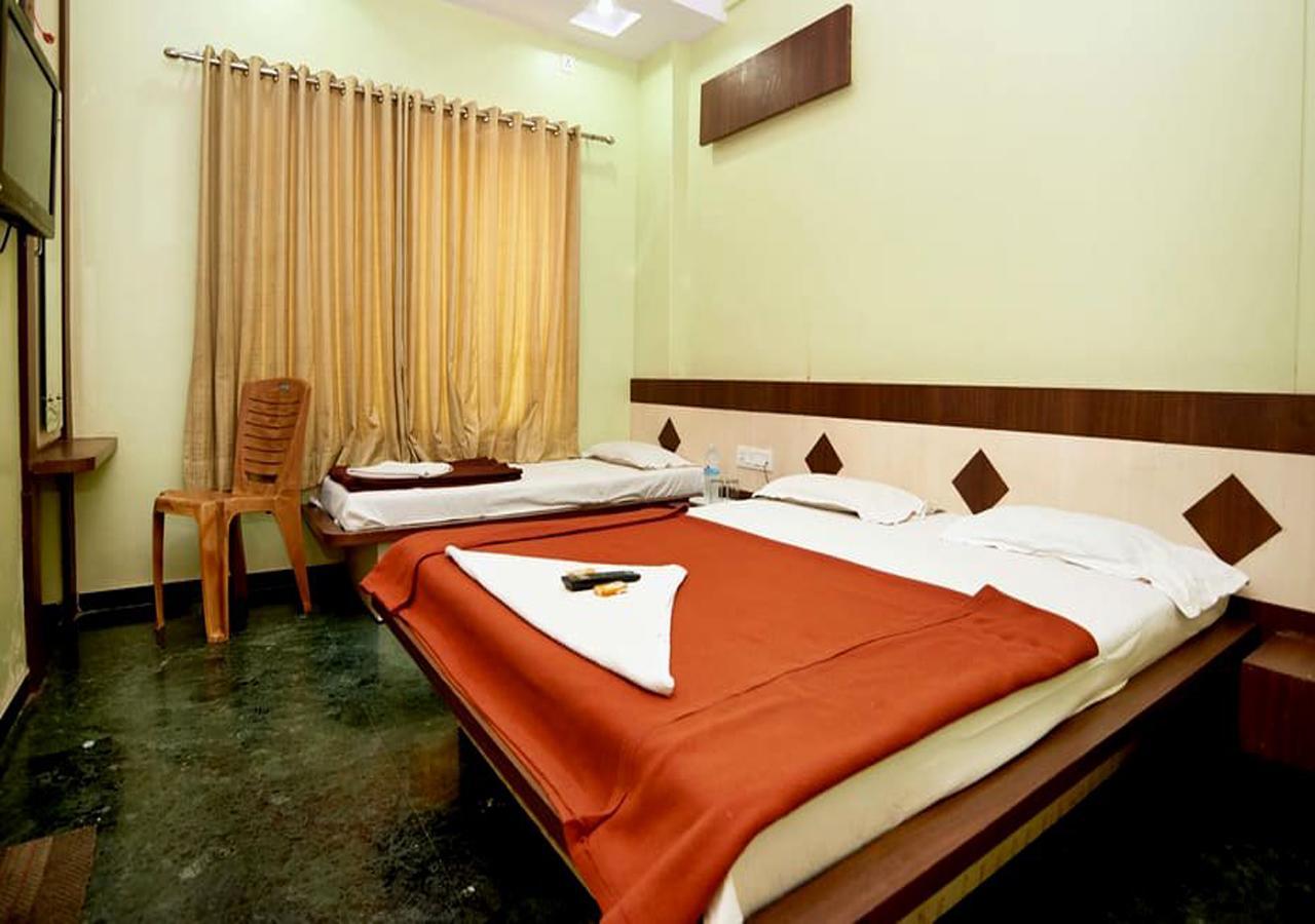 Hotel Three G Shirdi Esterno foto