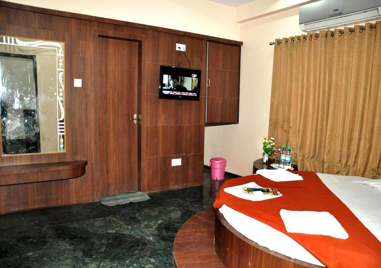 Hotel Three G Shirdi Esterno foto