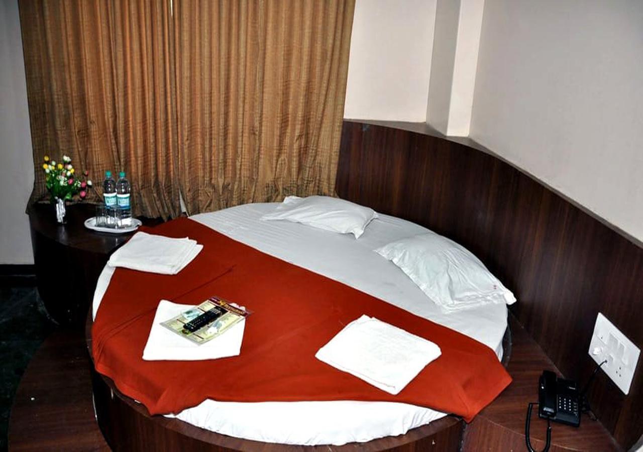 Hotel Three G Shirdi Esterno foto