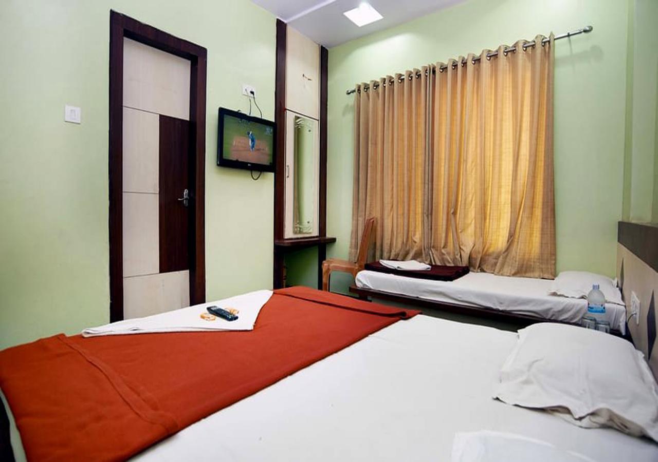 Hotel Three G Shirdi Esterno foto