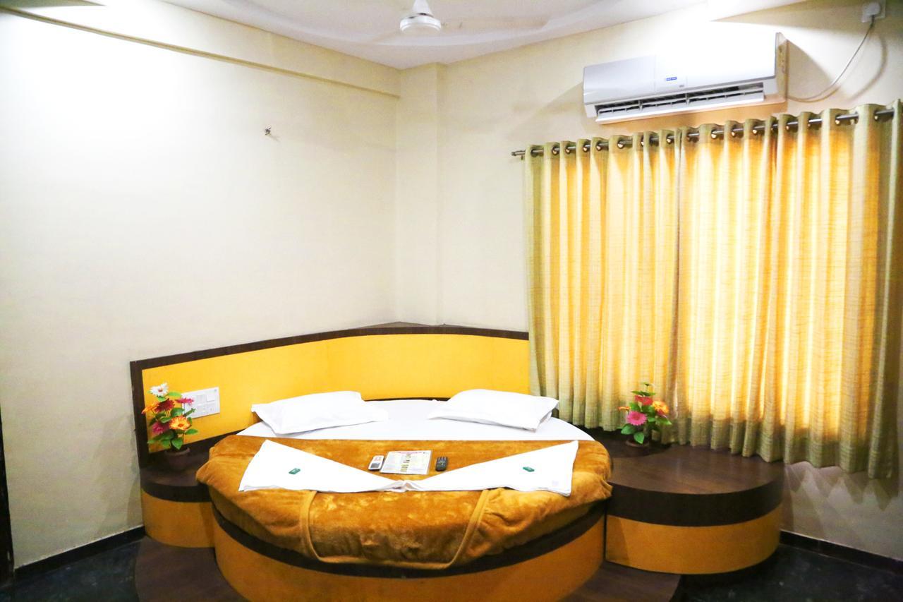 Hotel Three G Shirdi Esterno foto